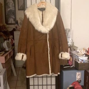 It’s a nice comfortable coat very warm Used twice only looks still new